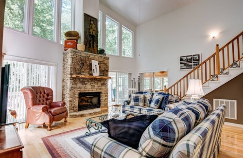 Hayesville House | OMG! A few last minute summer openings!!! Cool creek & delights for kids!