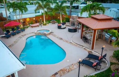 Tropic House | OmG! CHECK OUT THIS PLACE!