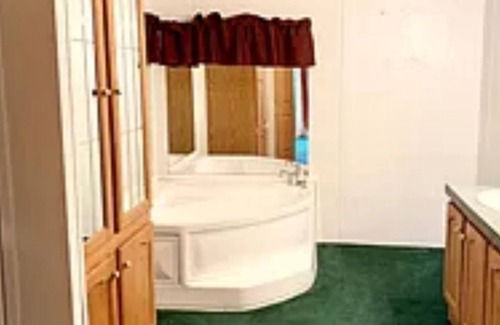 Tyrone House | On 105 Acre Farm. 30 miles from Penn State University and 20 miles from Altoona.