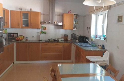 Leiria Bed & Breakfast | On a hill in the middle of nature overlooking Leiria castle near city center.