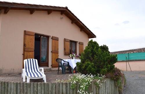 Odenas Cottage | On a viticultural estate
