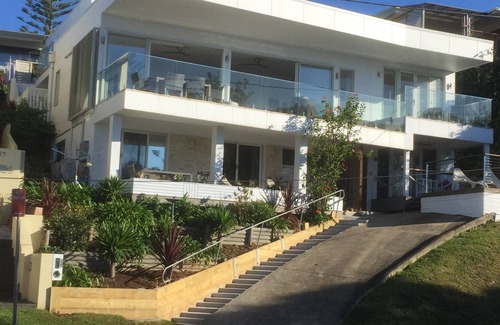 Mollymook Beach House | On Beach 2bdrm VIEWS and LOCATION