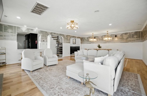 Bayview House | On Beach 3BD+Loft: Sauna|HotTub|Billard|FencedDeck