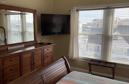 Beach Haven Gardens House | On beach block with heated private pool (in between Bay Village and Nardi's)