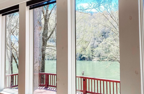 Mountain View House | On Beautiful White River, Minutes from Sylamore Creek and Blanchard Springs