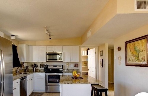 Peter Howell House | On bike path, close to Reid Park and U of AZ. Fenced backyard.