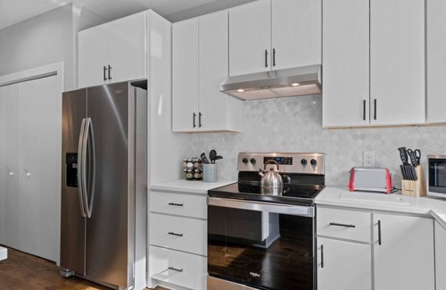 Durham Apartment | On Cloud Durham + 2BR w/ Rooftop Deck