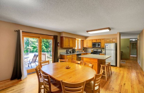 Woodbury Apartment | On Colby Lake, trail access around lake, shops, Woodbury nearby, serene home