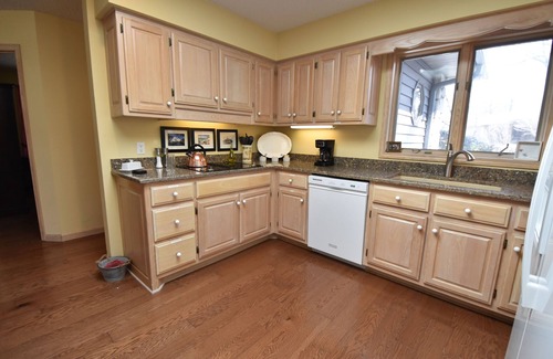 Hot Springs Village House | On cortez golf course 13th fairway yard games, tranquil outdoor living