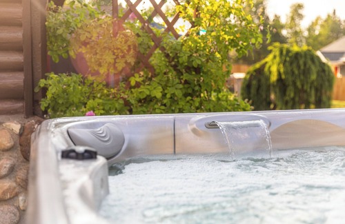 Cheboygan Cabin | On Lake Huron: 10 mins. from Mackinaw City, Hot Tub, Fireplaces, Jacuzzi