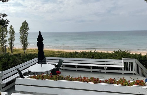 Onekama House | On Lake Michigan, 6 Bdrm, 2.5 Bth, Outdr Hot Tub, Also close to Portage Lake