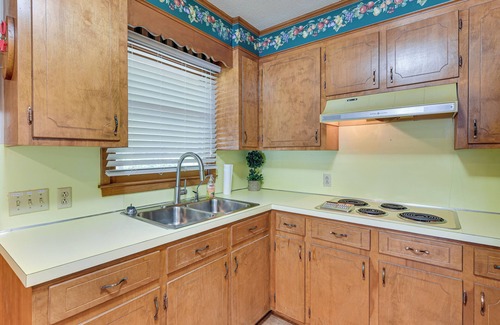 Albemarle House | On Lake Tillery: Spacious Home w/Screened Porch!