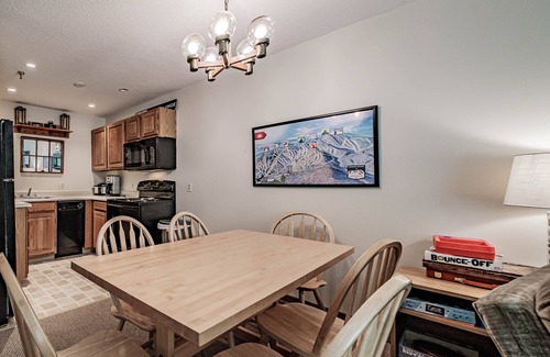 Sunday River Area Condo | On Mountain two bedroom unit sleeping 8