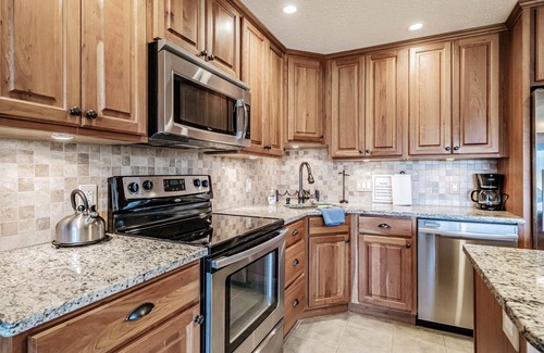 Sunday River Area Condo | On Mountain two bedroom unit sleeping 6 with air conditioning!