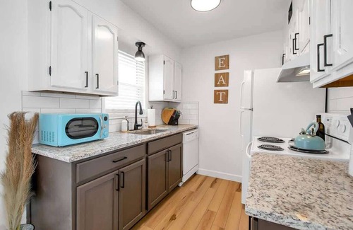 Wichita Apartment | On Par-Relaxing Ground Floor APT