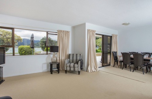 Wayby Cottage | On Point - Point Wells Holiday Home