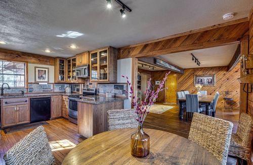 Streetman Cabin | On-Site Lake Access: Streetman Vacation Rental!