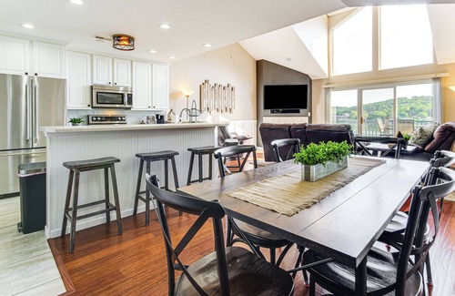 Camdenton Condo | On-Site Lake of the Ozarks Access: Camdenton Condo