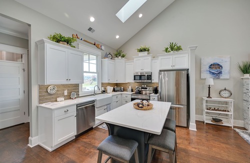 Greenwood Cottage | On-Site Lake w/Boat Ramp: Greenwood Retreat!