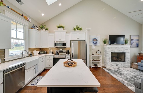 Greenwood Cottage | On-Site Lake w/Boat Ramp: Greenwood Retreat!