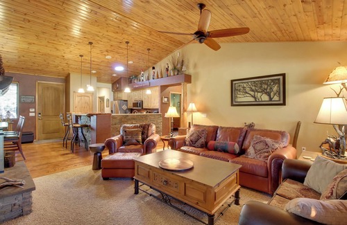 Show Low House | On-Site Trails & Deck: Show Low Cabin!