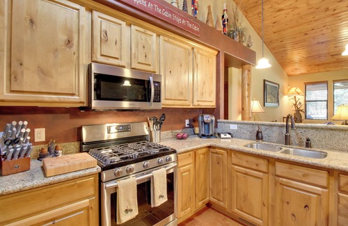 Show Low House | On-Site Trails & Deck: Show Low Cabin!