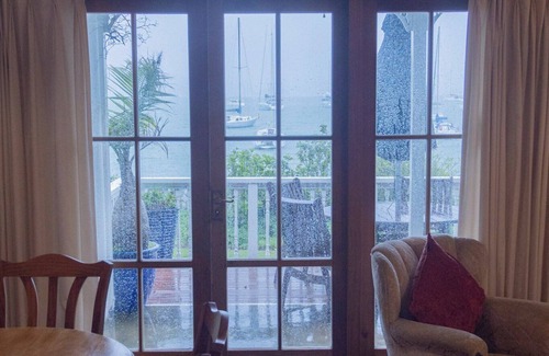 Russell Apartment | On the absolute waterfront of Kororareka Russell with magnificent views