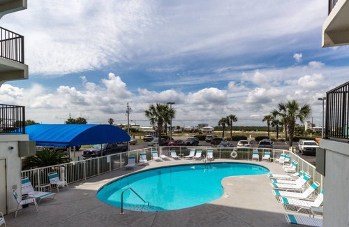 Gulf Shores Condo | On the Beach, family friendly. Walking distances to shops & restaurants.