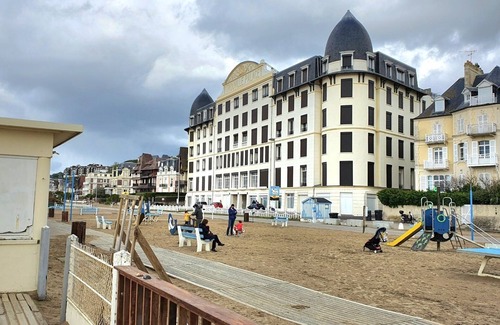 Trouville-sur-Mer Apartment | ON THE BEACH OF TROUVILLE SUR MER, PLANCHES and RESTAURANTS - 3 BEDROOMS