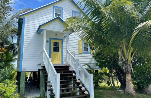Spanish Wells Cottage | ON THE BEACH w/Kayaks, Paddleboard, Amazing Views Throughout