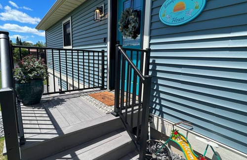 Eagle River House | On the Chain, near downtown, close to trails, private dock, dog-approved! 🌊 🌞 🐶