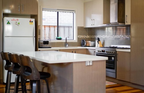 Lyndhurst House | On the Edge of Mornington Peninsula 4 BR House