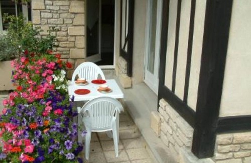 Cabourg Apartment | On the edge of the Marcel Proust promenade, large south-facing T2, 700 m from the casino.