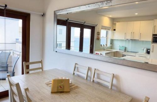 Cronulla Apartment | On The Esplanade - Close to beach & Cronulla mall with Aircon