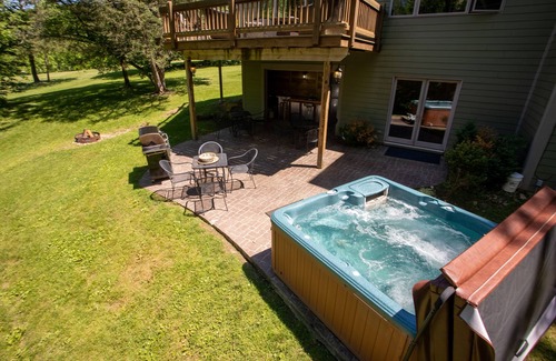 The Galena Territory House | On The Golf Course, Outdoor Kitchen, Hot Tub and So Much More!