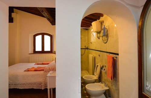 Rosignano Marittimo Hotel | On the hill in Tuscany, overlooking the sea. For 2 to 4 people