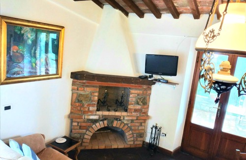 Rosignano Marittimo Hotel | On the hill in Tuscany, overlooking the sea. For 2 to 4 people