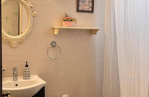 Safdarjung Enclave Bed & Breakfast | On The House