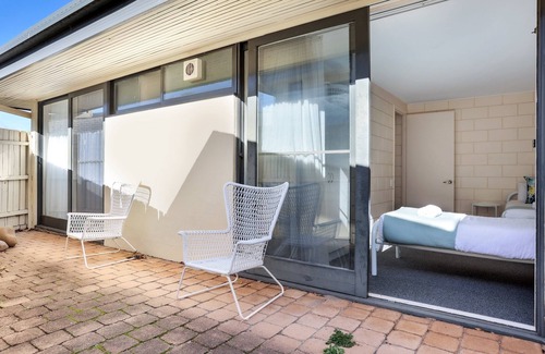 Merimbula Apartment | On the lake at Penguin Mews: Ground floor pet friendly