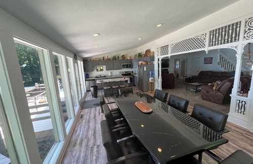 Delavan Lake House | ON the Lake! Spacious 5-bedroom house with WiFi and AC