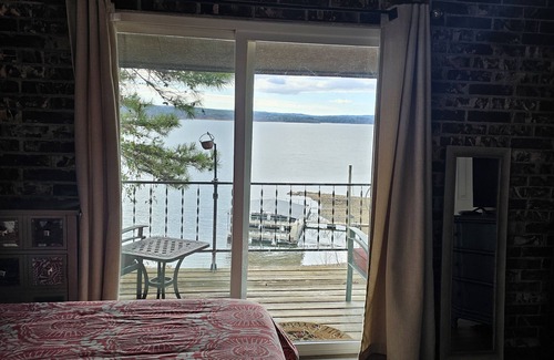 Edgemont House | On The Lake With Boat Slip.