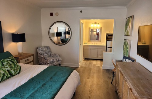 Tybee Island Hotel | On the Main Strip. Next to Pier. Free Parking