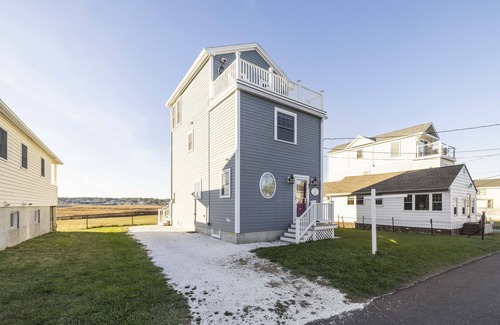 Wells Beach House | On the marsh Wells Beach house, 3 min walk to beach & convenient to everything!
