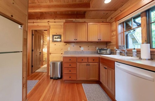 McKenzie Bridge Cabin | On the River! Wooded Bliss Riverfront Sanctuary on the Mckenzie River
