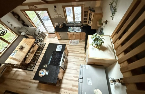 Alpine Lake Apartment | On the Rocks 4BR w/loft cabin tucked in the woods