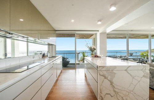 Yamba Apartment | On The Rocks - Beachfront To Convent Beach