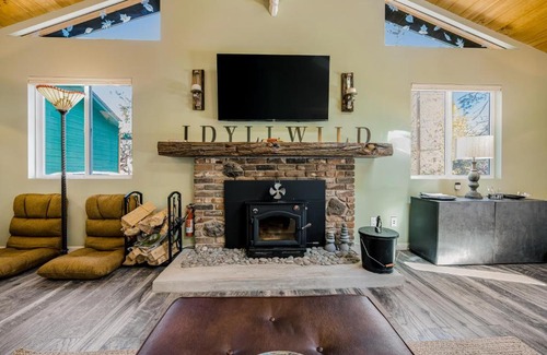 Idyllwild House | On the Rocks Cabin
