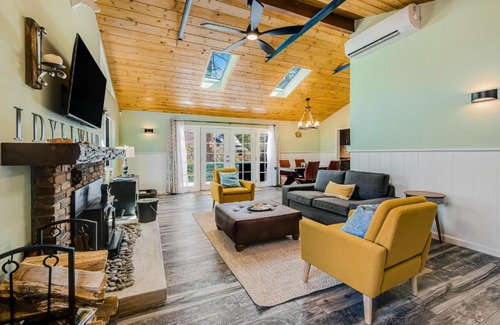 Idyllwild House | On the Rocks Cabin