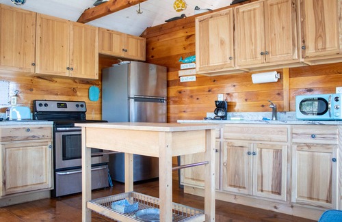Mid-Coast and Islands Cottage | On the Rocks - One-of-a-kind setting on the Reversing Falls of Basin Point!