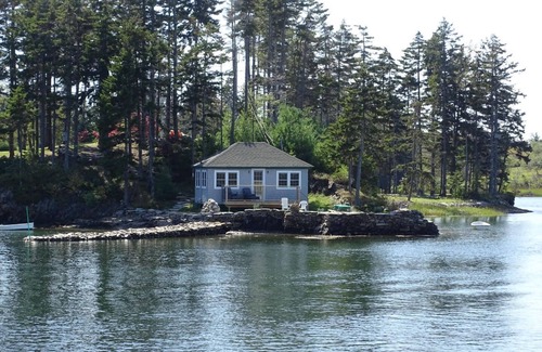 Mid-Coast and Islands Cottage | On the Rocks - One-of-a-kind setting on the Reversing Falls of Basin Point!